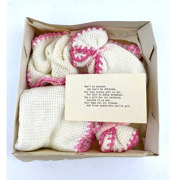 VTG 3 Crochet Washcloths Gift Set Unique Typed Note White with Pink Border - Picture 5 of 16